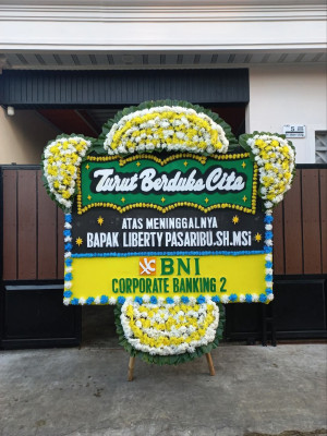 Papan Bunga Duka di Kayu Ara