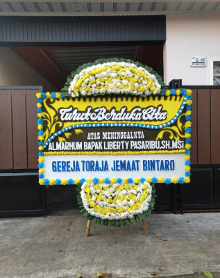Papan Bunga Duka di Kayu Ara