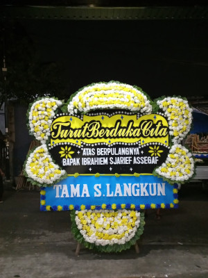 Papan Bunga Duka di Kayu Ara
