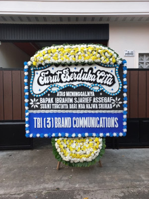 Papan Bunga Duka di Kayu Ara